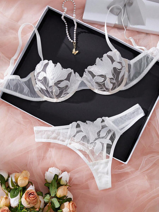 2pcs/Set Romantic White Burning Flower & Maple Leaf Sexy Lingerie Set