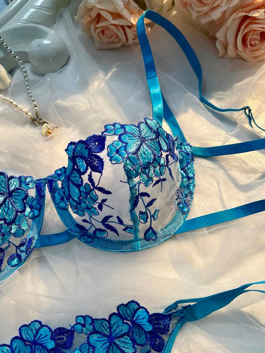 2pcs/Set Sky Blue Embroidered Strap Ladies Lingerie Set
