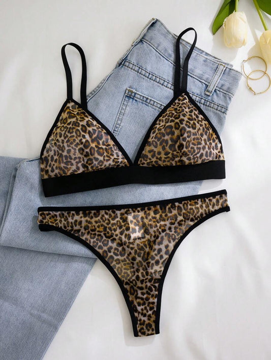 2pcs Women Sexy Lingerie Set (Wireless Bra, G-String)