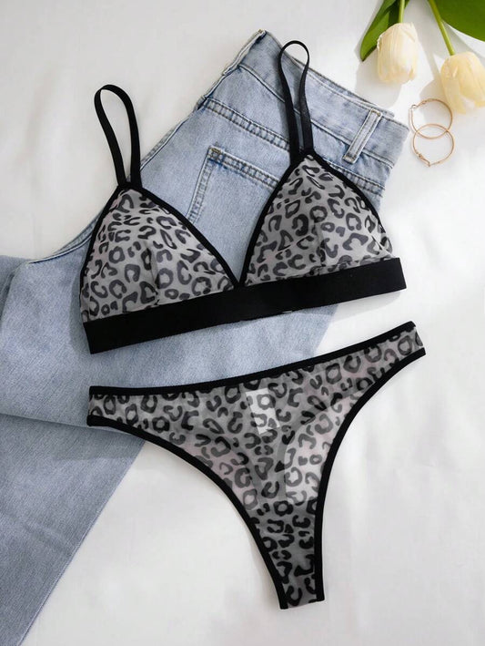 2pcs Women Sexy Lingerie Set (Wireless Bra, G-String)