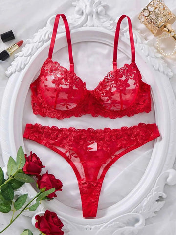Scarlet Floral Lace Underwire Lingerie Set