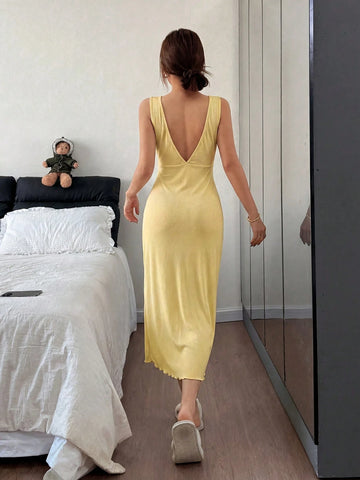 Lace Trim V-Neck Backless Long Nightie V - TFI Lingerie Pakistan - Image 2