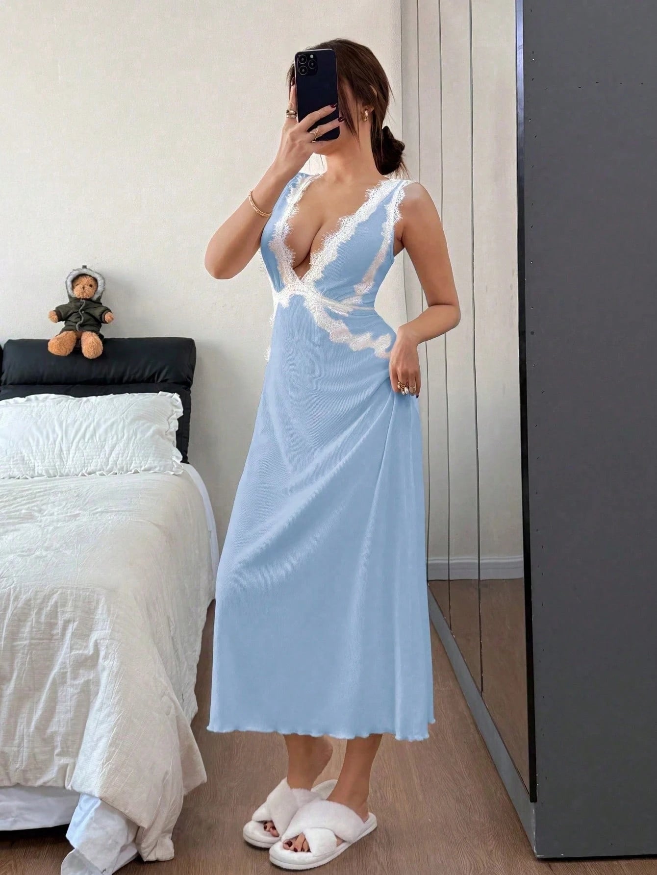 Lace Trim V-Neck Backless Long Nightie - TFI Lingerie Pakistan - Image 4