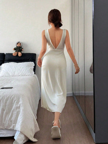 Lace Trim V-Neck Backless Long Nightie III - TFI Lingerie Pakistan - Image 2
